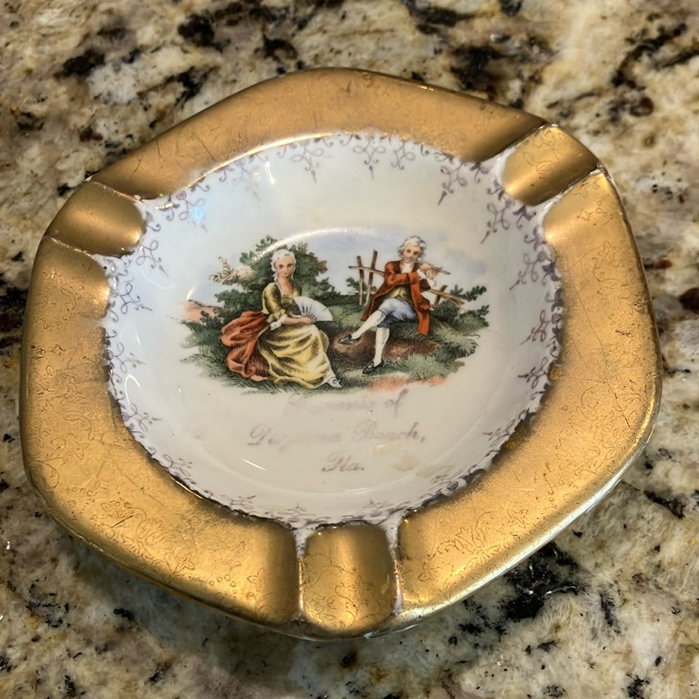 Vintage Gold and White Decorative ashtray.